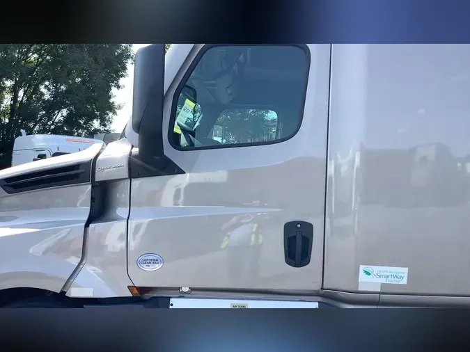 2022 Freightliner Cascadia 126