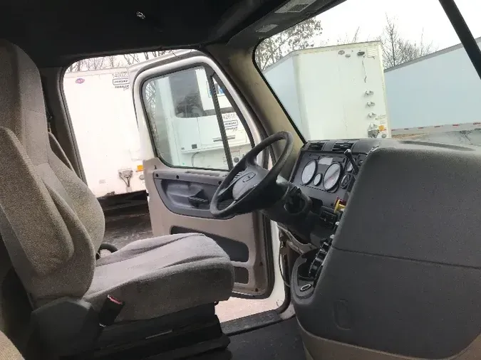 2017 Freightliner X12564ST