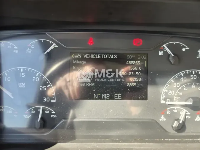 2021 VOLVO VNL64T300