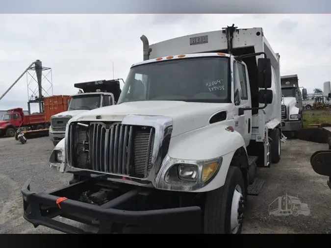 2005 INTERNATIONAL WORKSTAR 7400