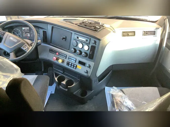 2020 Freightliner Cascadia 126