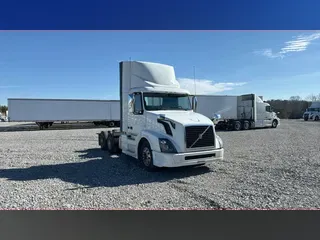 2018 Volvo VNL300