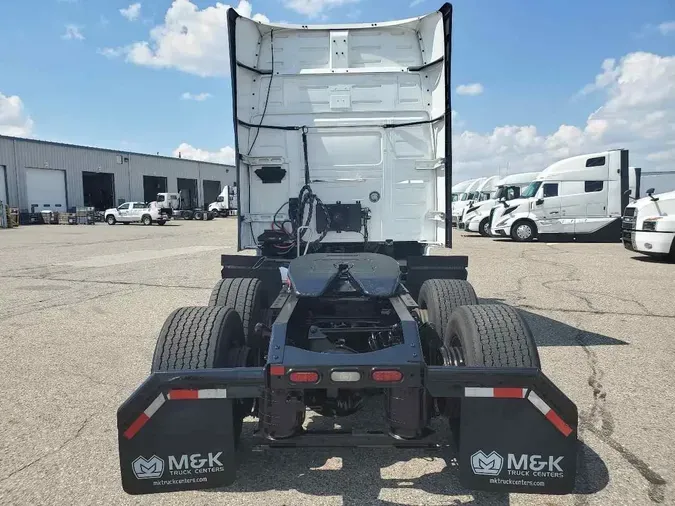 2022 VOLVO VNL64T740