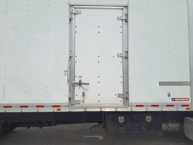 2017 FREIGHTLINER M2 106