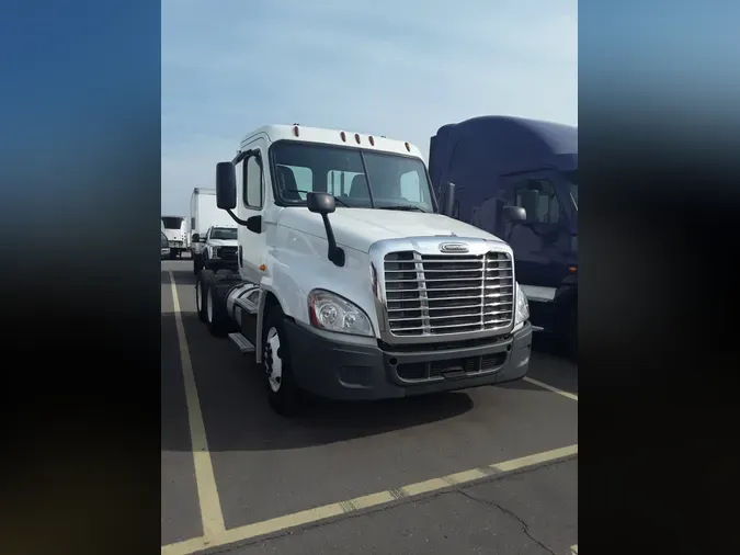 2014 FREIGHTLINER/MERCEDES CASCADIA 1251e7aeb5b2ba355bbf3b9fffad5dd8ade