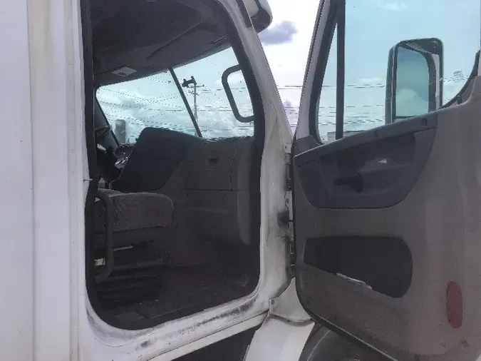 2018 Freightliner X11364ST