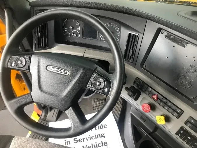 2019 Freightliner T12664ST