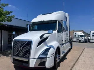 2025 VOLVO VNL64T860