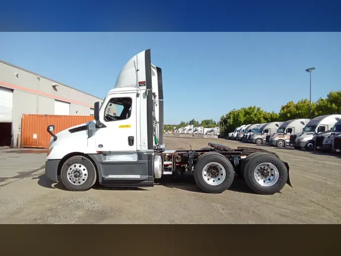 2020 Freightliner Cascadia 126