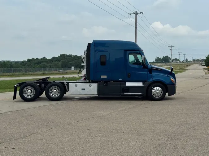2021 FREIGHTLINER Cascadia 1261e8fb1bbcd59f21706ff4d3dbd1a310a