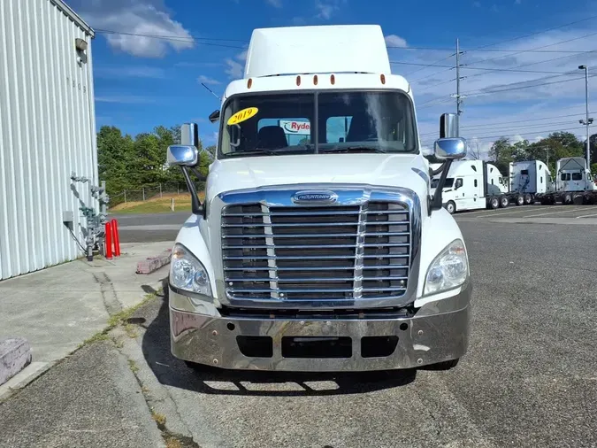 2019 FREIGHTLINER/MERCEDES CASCADIA 125