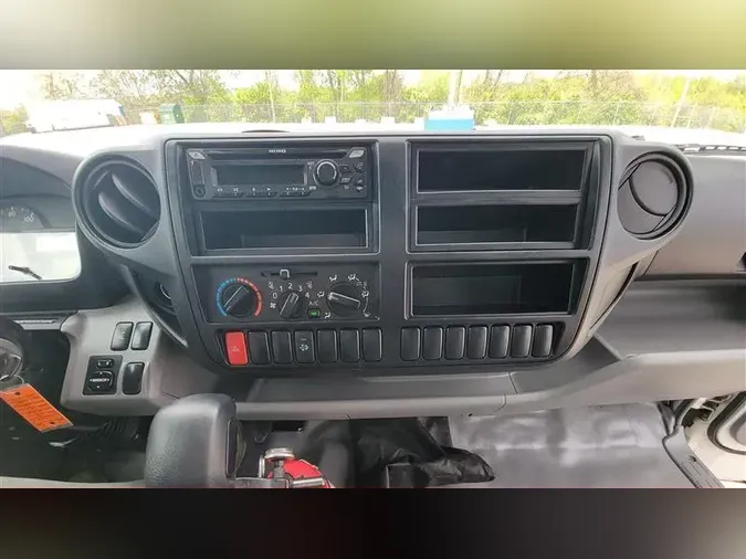 2019 HINO 195