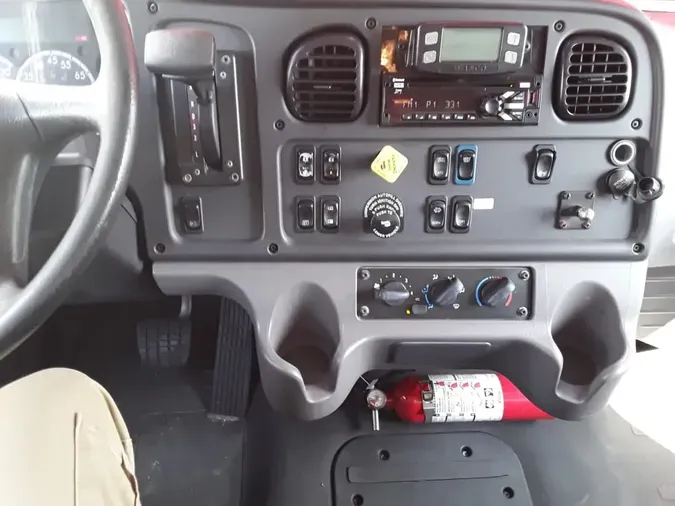 2018 FREIGHTLINER M2 106