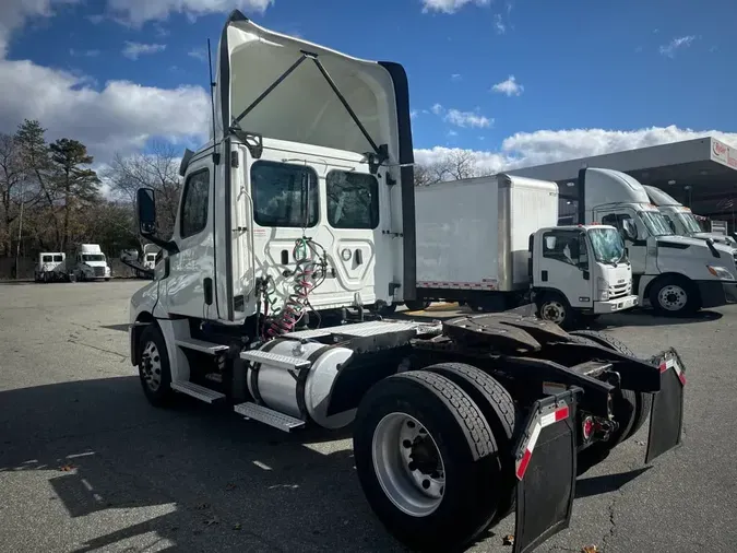 2019 FREIGHTLINER/MERCEDES NEW CASCADIA 126