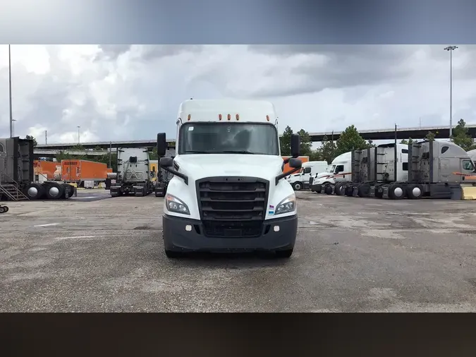 2020 Freightliner Cascadia 126