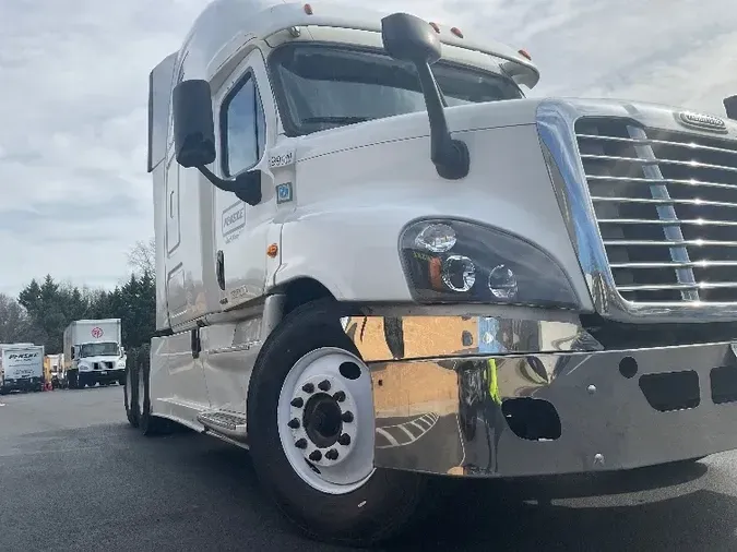 2018 Freightliner X12564ST