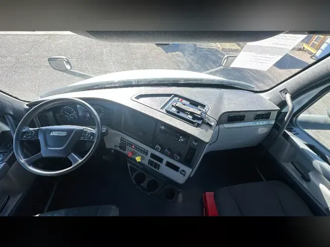 2020 Freightliner Cascadia 126