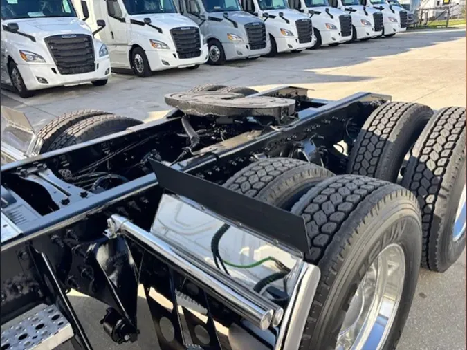 2022 Freightliner CA126SLP