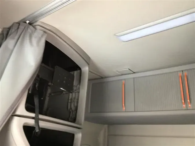 2021 VOLVO VNL740