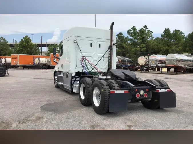2020 Freightliner Cascadia 126
