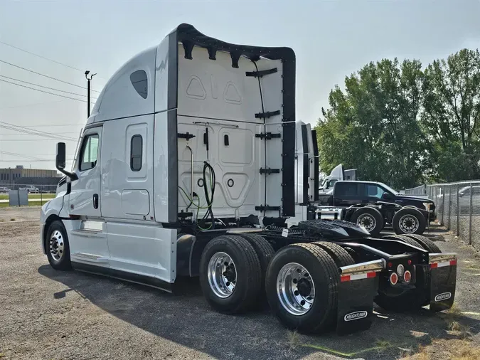 2025 Freightliner New Cascadia