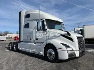 2025 VOLVO VNL64T760