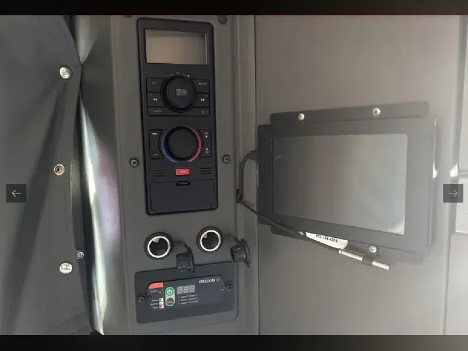 2023 VOLVO VNL64T860