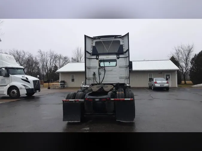 2019 Volvo VNL300