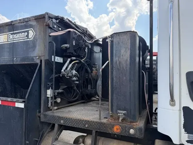 2007 FREIGHTLINER BUSINESS CLASS M2 1061ebabc79213a47212ec62e7787915f94