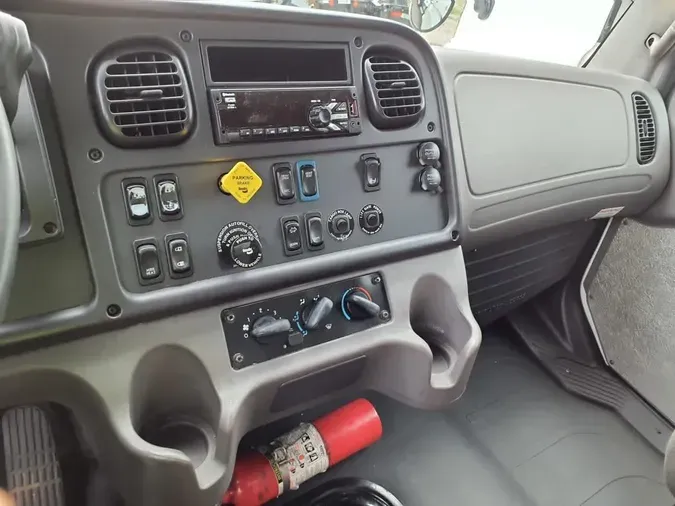 2020 FREIGHTLINER M2 106