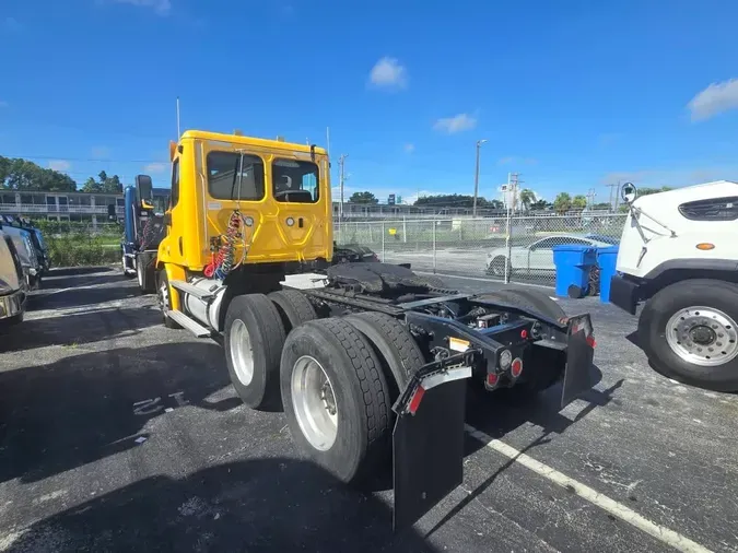 2019 FREIGHTLINER CASCADIA 113