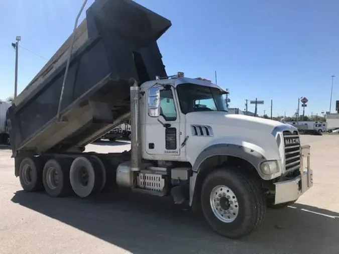 2016 MACK GU713