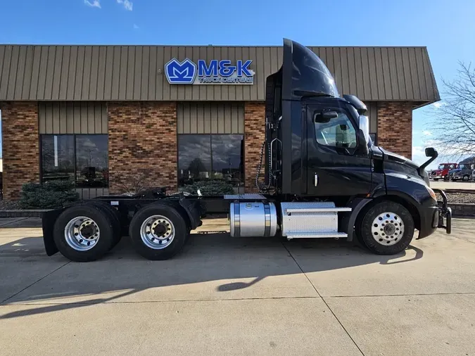 2022 FREIGHTLINER Cascadia 116