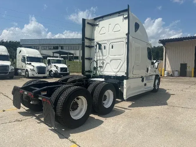 2018 Freightliner X12564ST