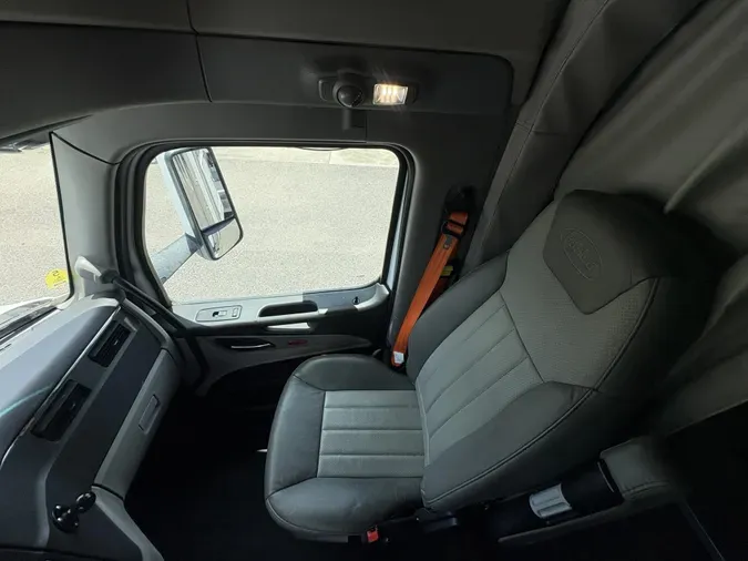 2023 Peterbilt 579