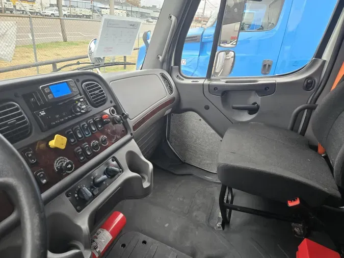 2018 Freightliner Business Class M2 106