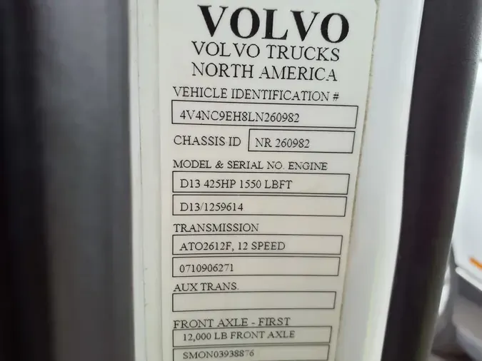 2020 VOLVO VNL64T-300