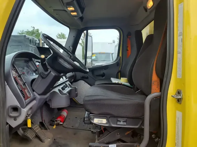 2016 FREIGHTLINER M2 106