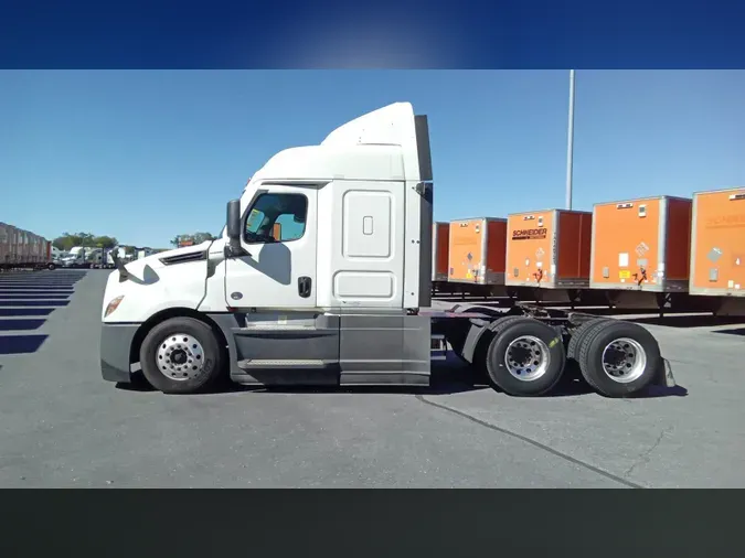 2021 Freightliner Cascadia 126