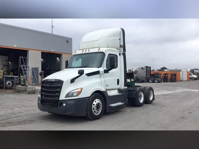 2020 Freightliner Cascadia 126