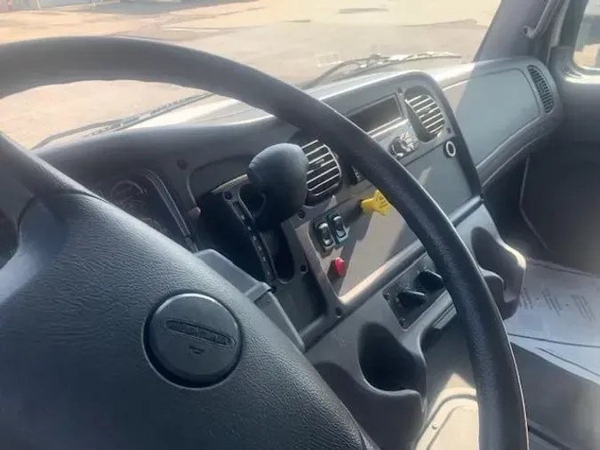 2021 Freightliner Business Class M2 106