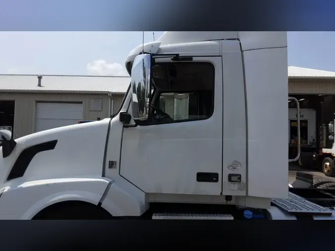 2016 Volvo VNL300