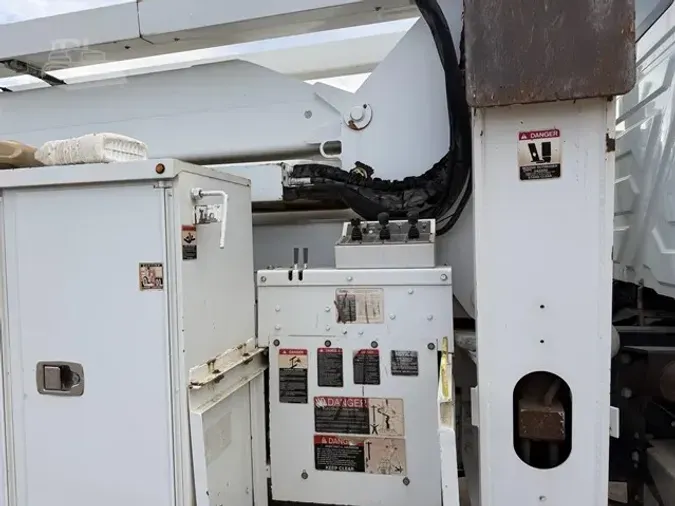 2012 ALTEC AM900-E100