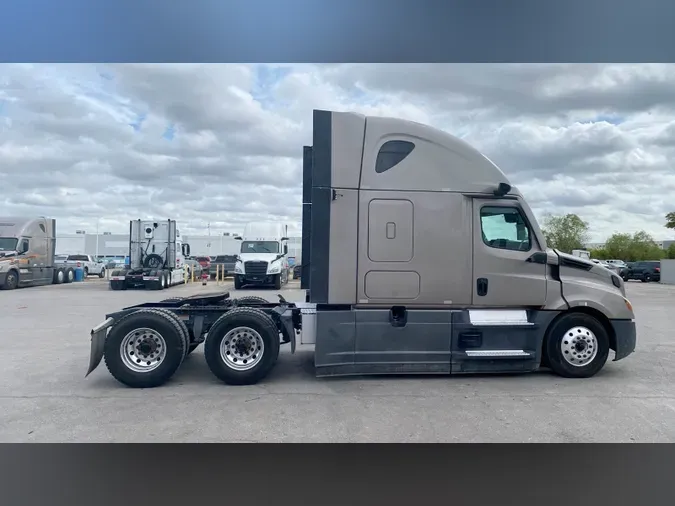 2023 Freightliner Cascadia 126