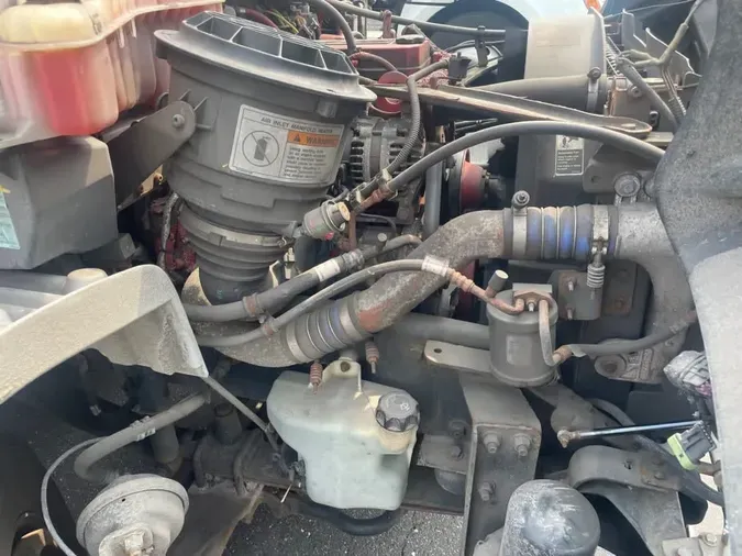2015 FREIGHTLINER M2 106