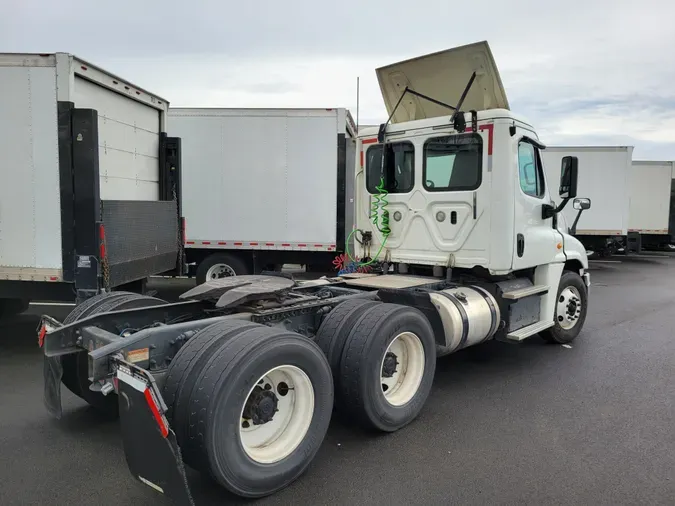 2018 FREIGHTLINER/MERCEDES CASCADIA 125