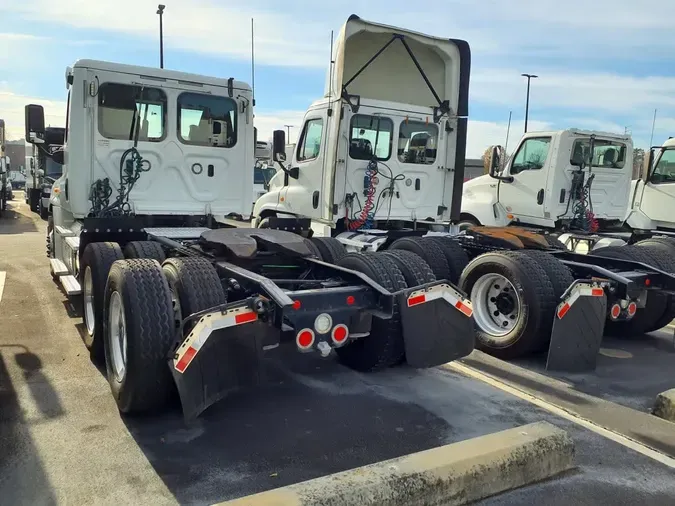 2019 FREIGHTLINER/MERCEDES CASCADIA 125