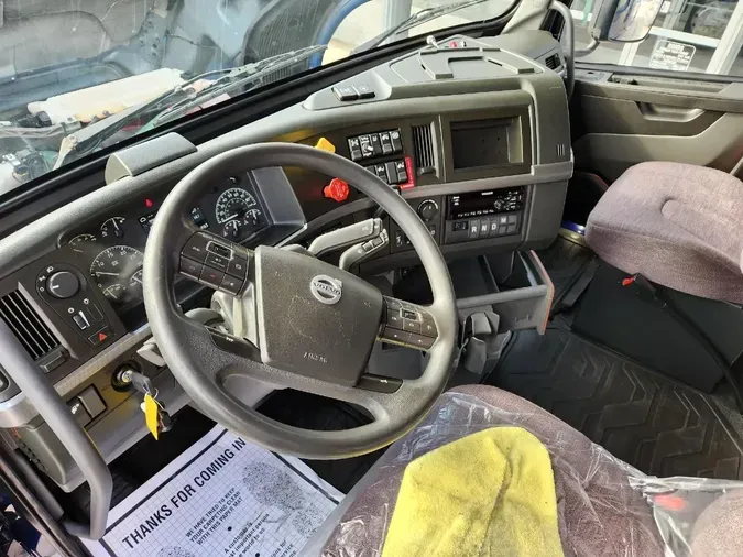 2019 VOLVO VNL64T760