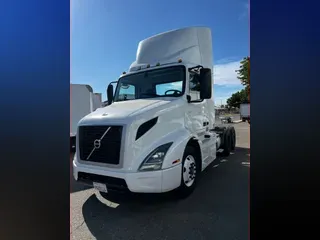 2018 VOLVO VNL64T-300