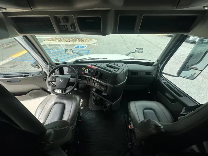 2023 Volvo VNL64T860
